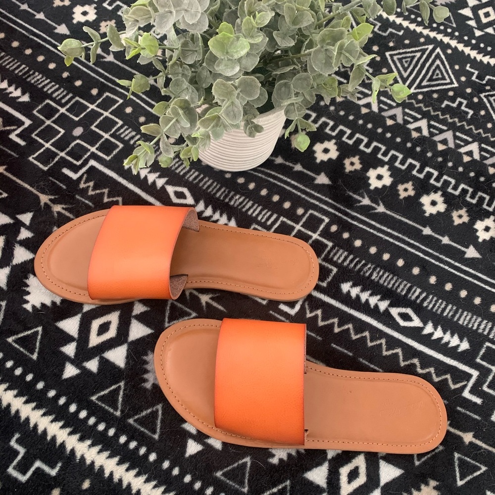 Cute sandals - Picture 2 of 3